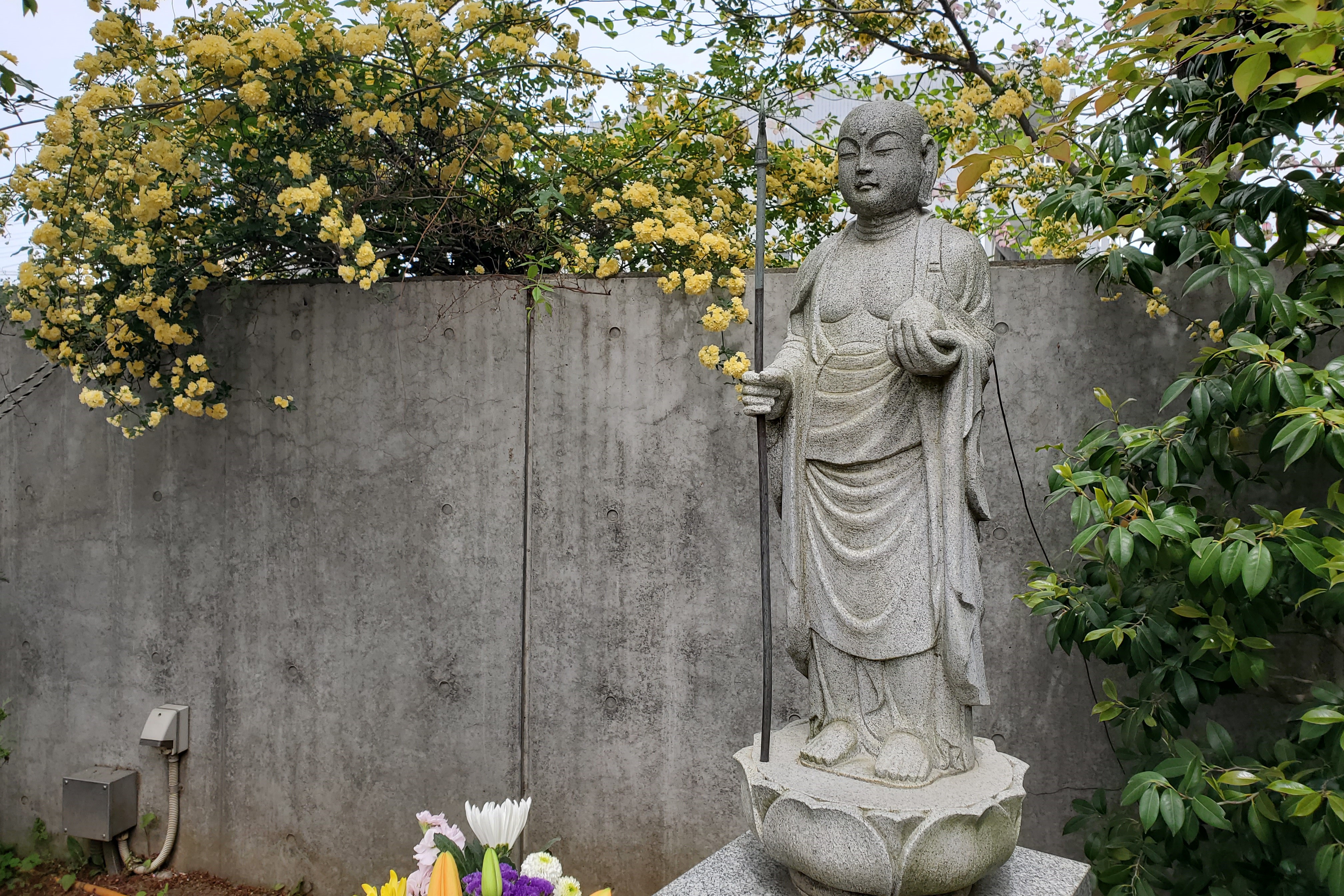 お地蔵様と子どもたち